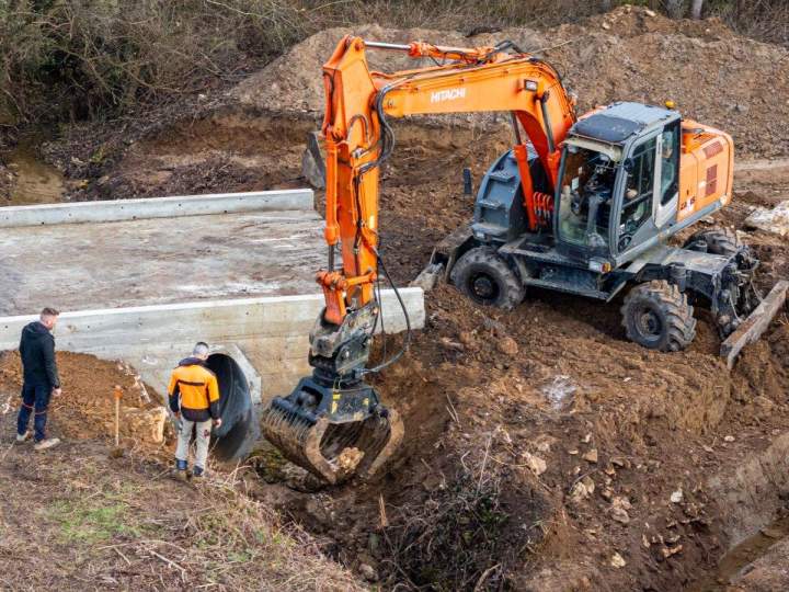 Engin de terrassement Moisenay